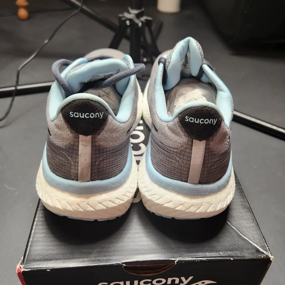 Saucony women triumph